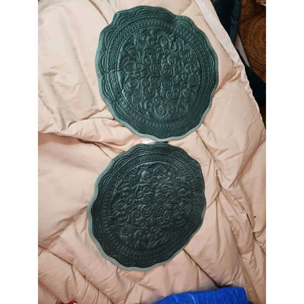 Round Velour Velvet Placemats Quilted Scalloped 16
